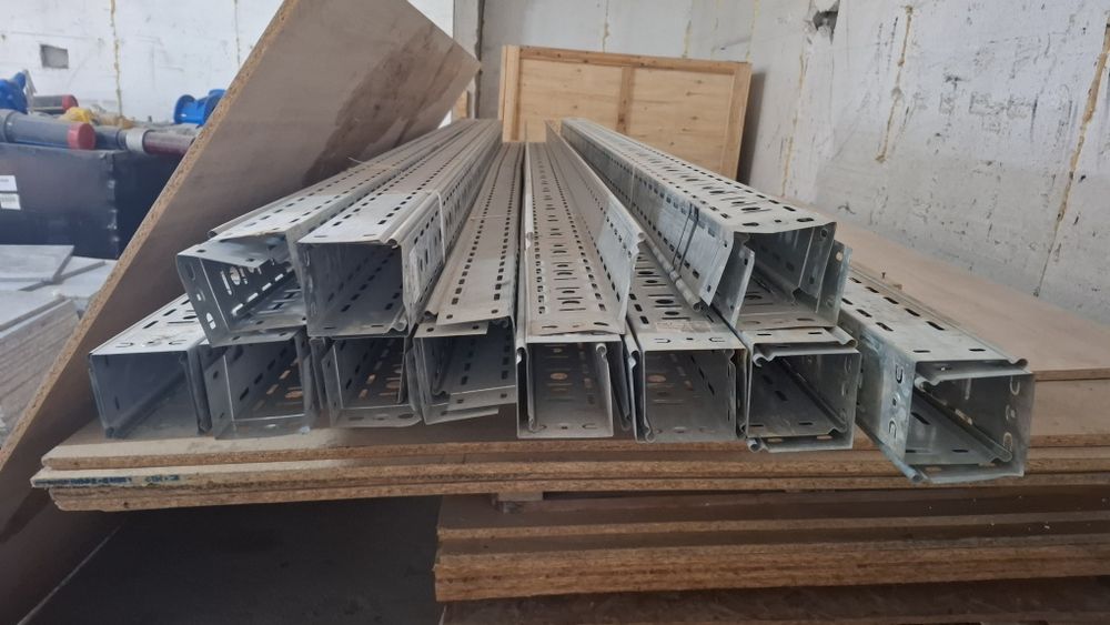 Лоток 100×100×3000 для проводки кабелей