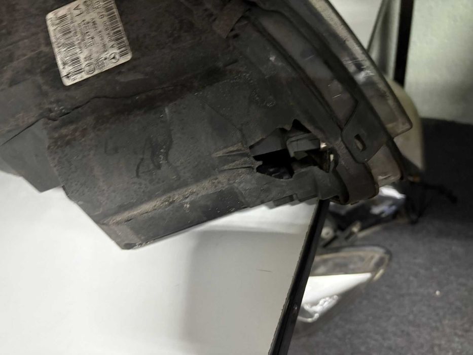 Far stanga Mercedes C Class facelift cu defect