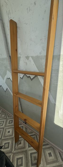 Лестница деревянная