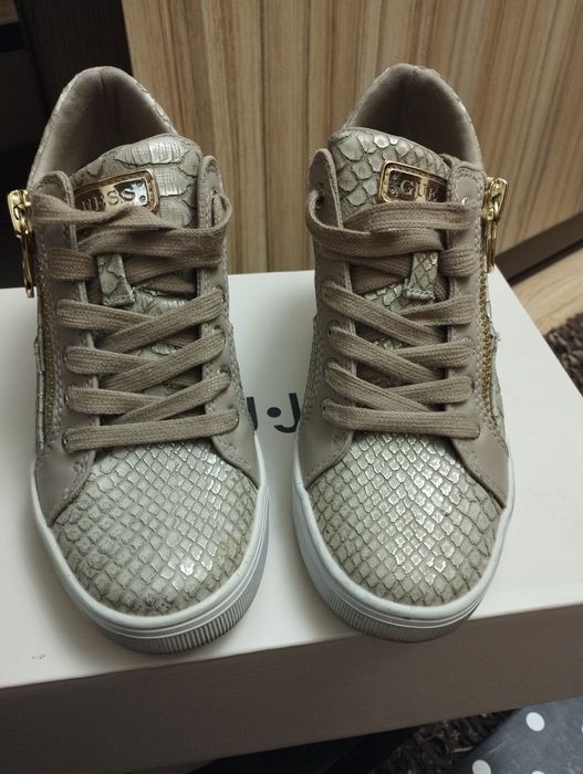 Обувки, маратонки guess гес