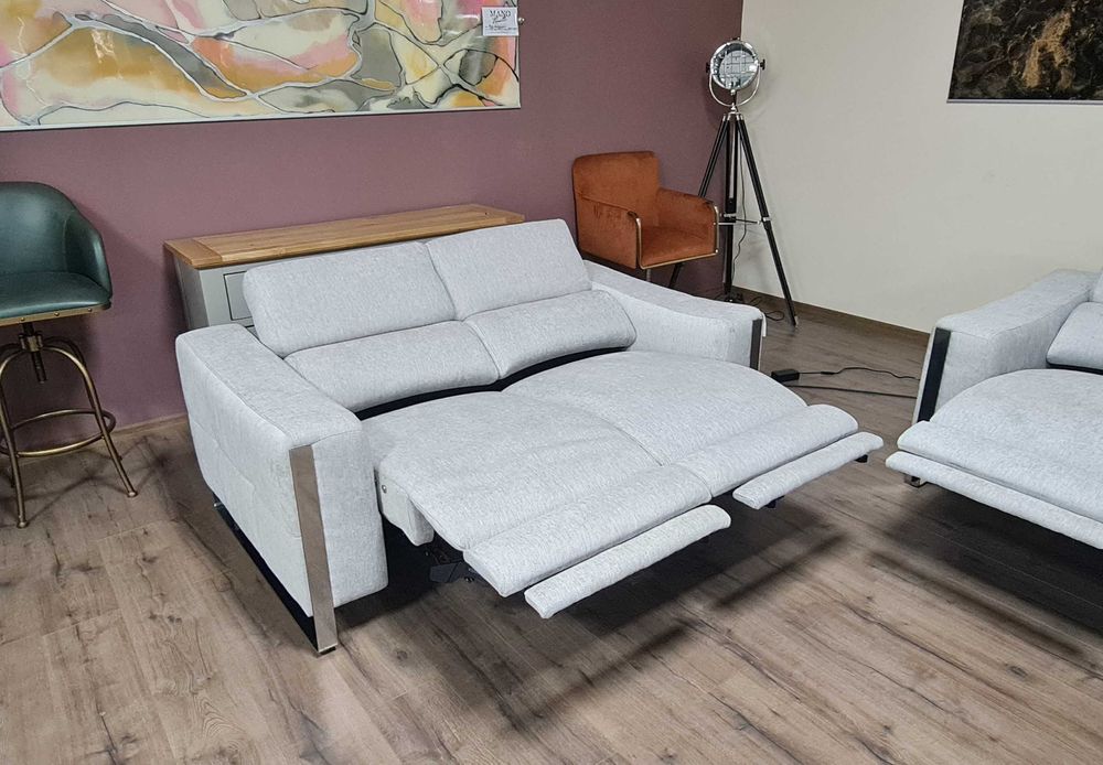 Сив комплект дивани две двойки от плат с електрически релакс механизъм