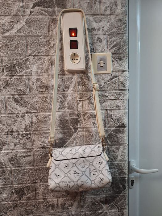 Маркова Дамска чанта Giulia Pieralli .Подходяща за Всеки ден . Запазен