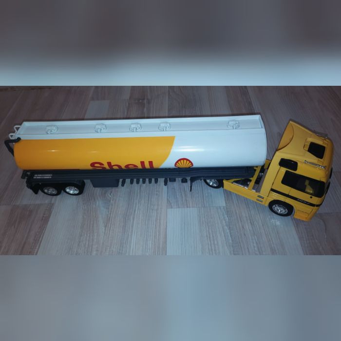 Продам игрушку модель грузовика