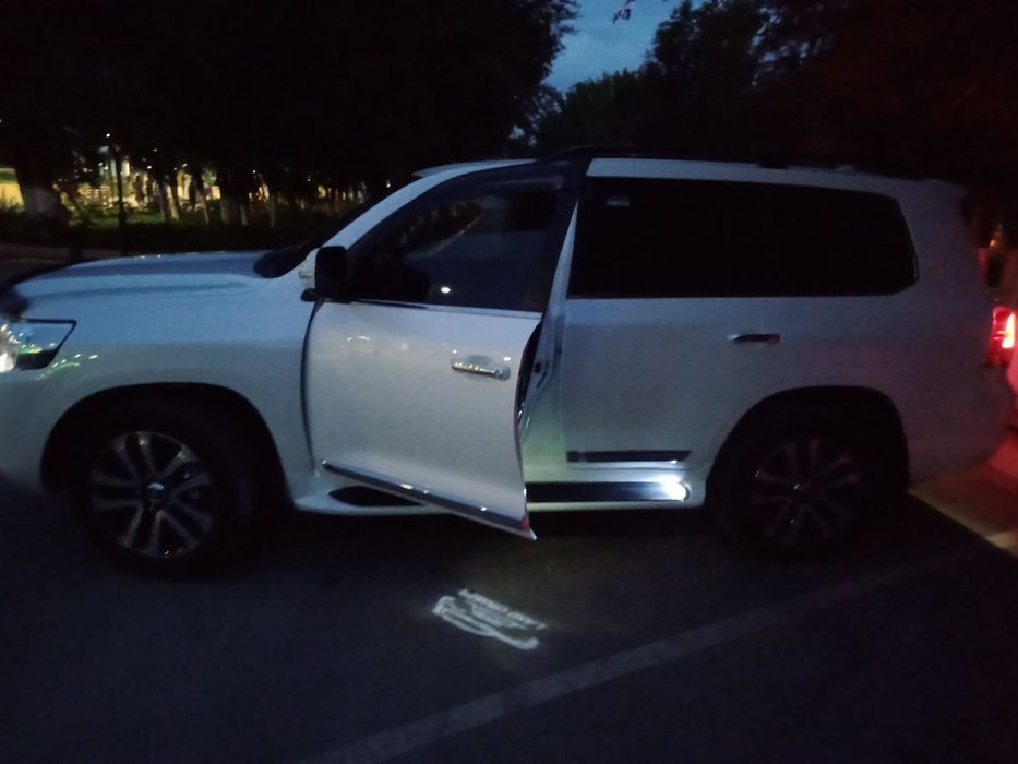 Аренда машины Тойота Лэнд крузер 200