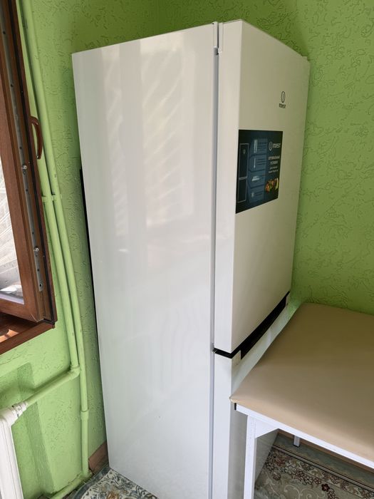 холодильник Индезит срочно продается