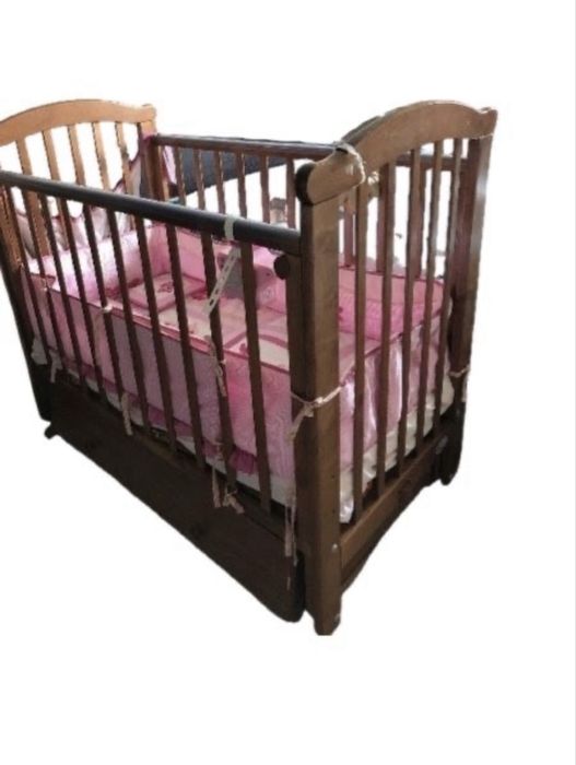 Продаю детскую кроватку 3 в 1 - комфорт, безопасность и стиль!