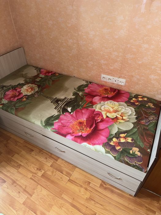 Кровать 180 на 90 см , новая