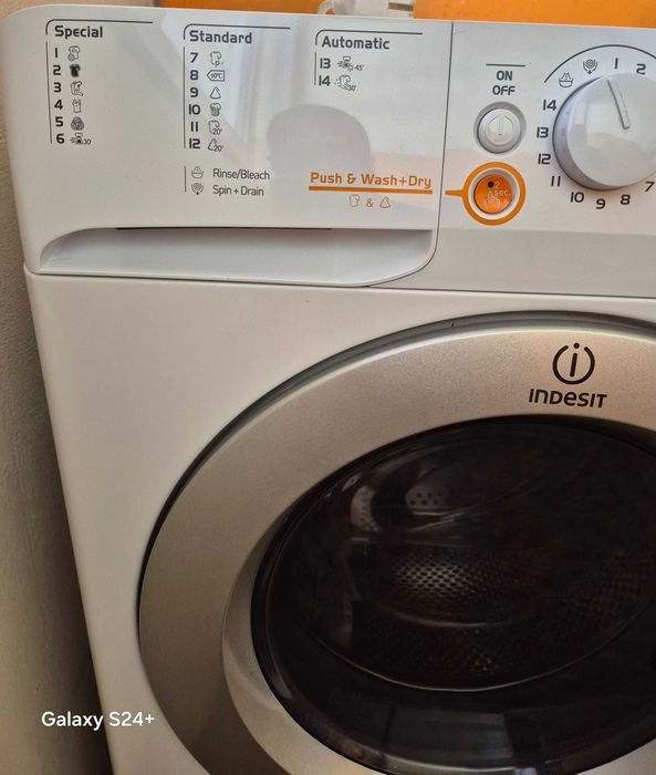 Пералня със сушилня Indesit