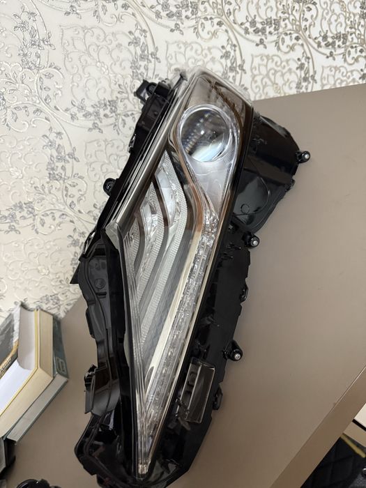 продам фары Camry 70