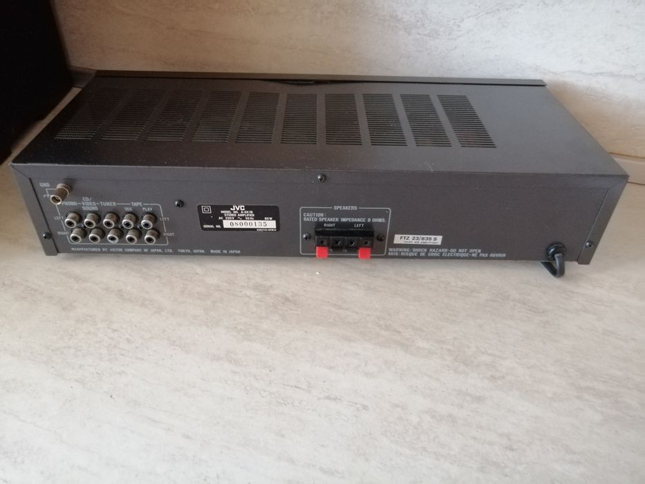 Ретро усилвател JVC