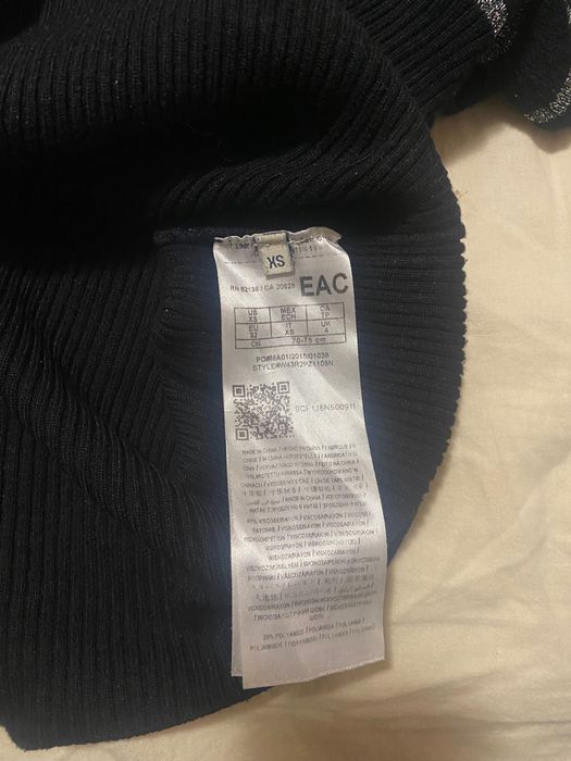 Оригинална блуза на марката Guess,