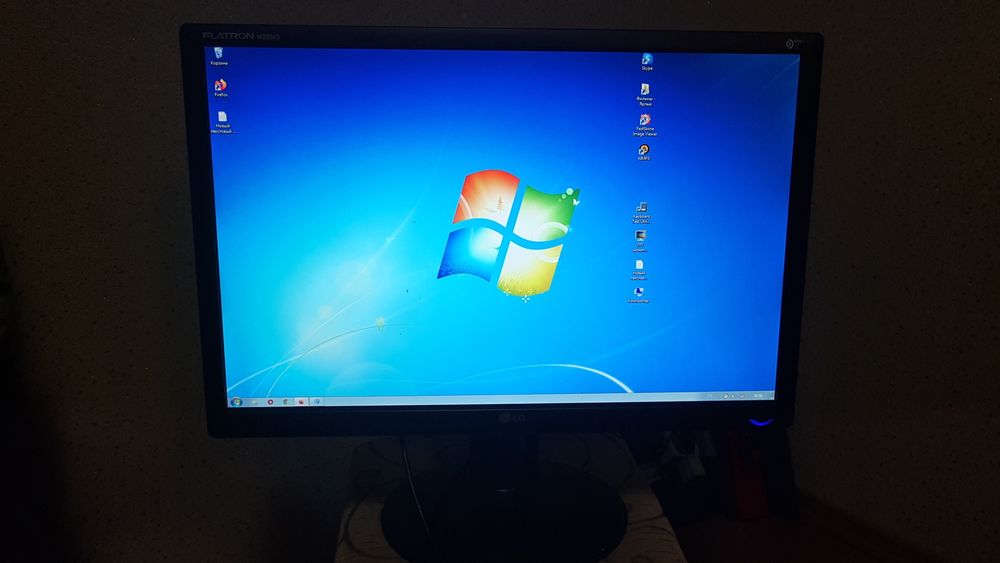 Монитор 22 дюйма LG.