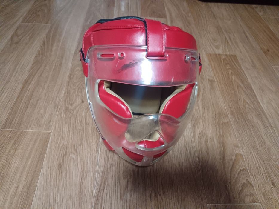 Шлем с стаклом красный