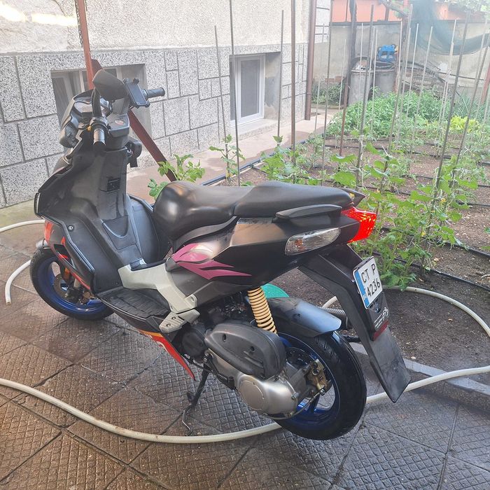 продавам скутер aprilia sr 50