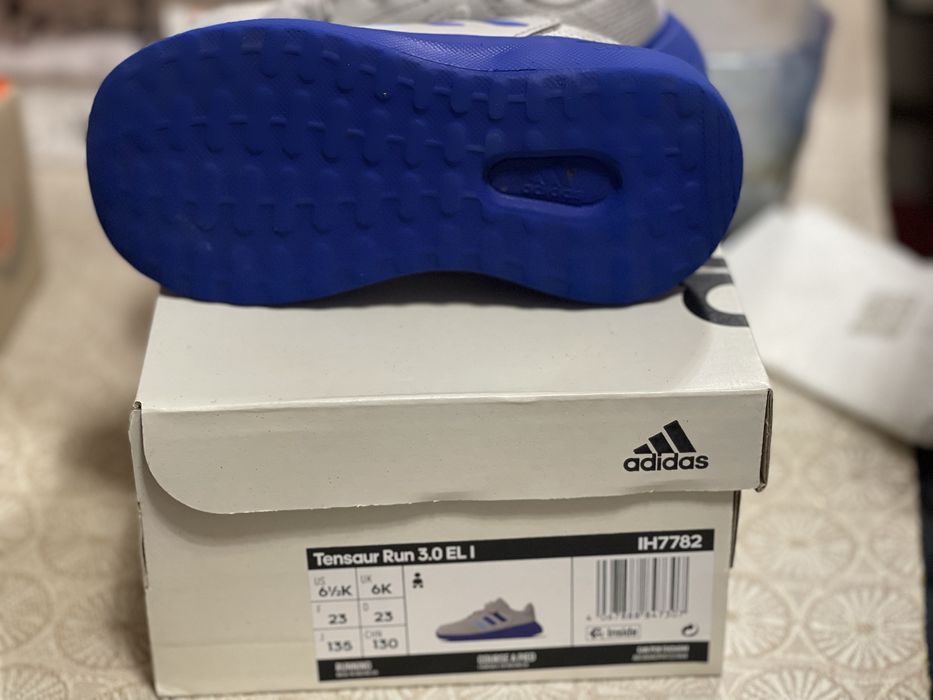 Pantofi Adidas marimea 23