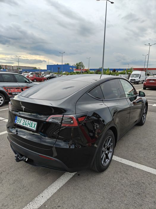 TESLA Model Y 2024 — imagine 3