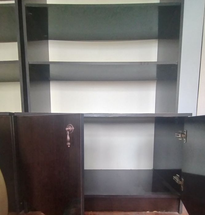 Книжный шкаф б/у 300 000 сум