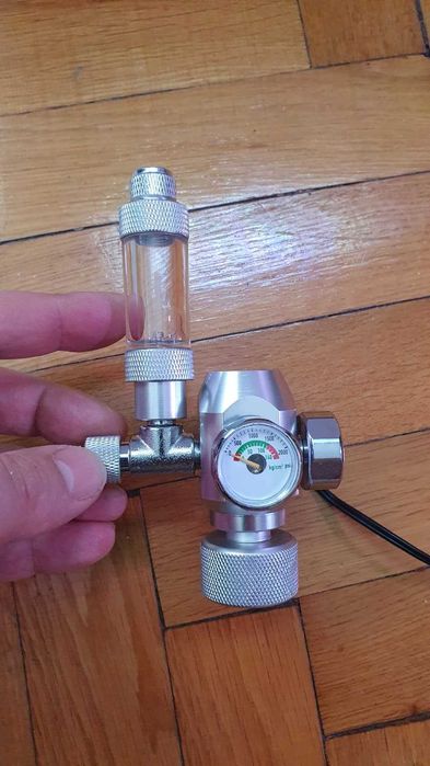 Reductor cu electrovalva co2