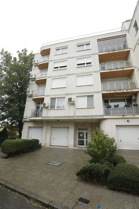 Дава се под наем Четиристаен апартамент в София, Кръстова вада - 150 кв.м за 1300 € - Снимка #22