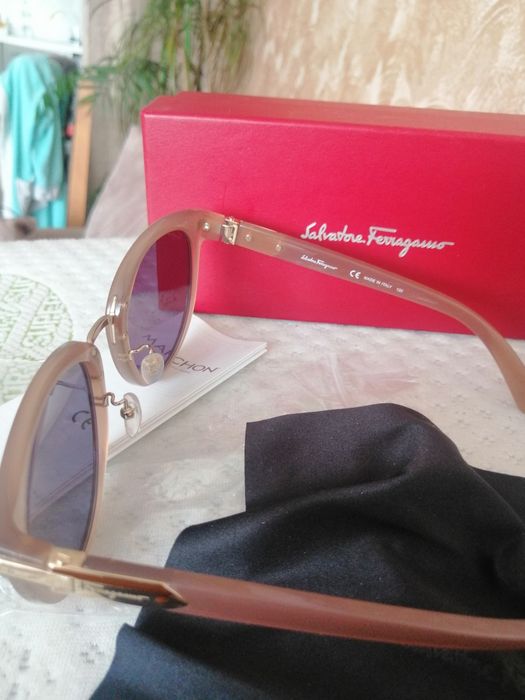 Чисто нови дамски, дизайнерски, слънчеви очила Салваторе Феррагамо