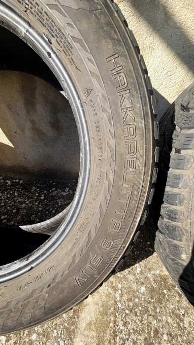 235/60R18 зимни Nokian