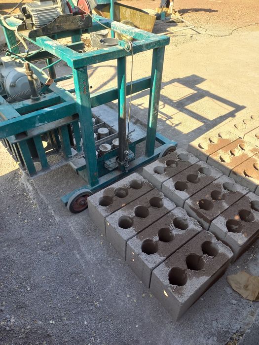 Продаю кирпичный Станок  комплект
