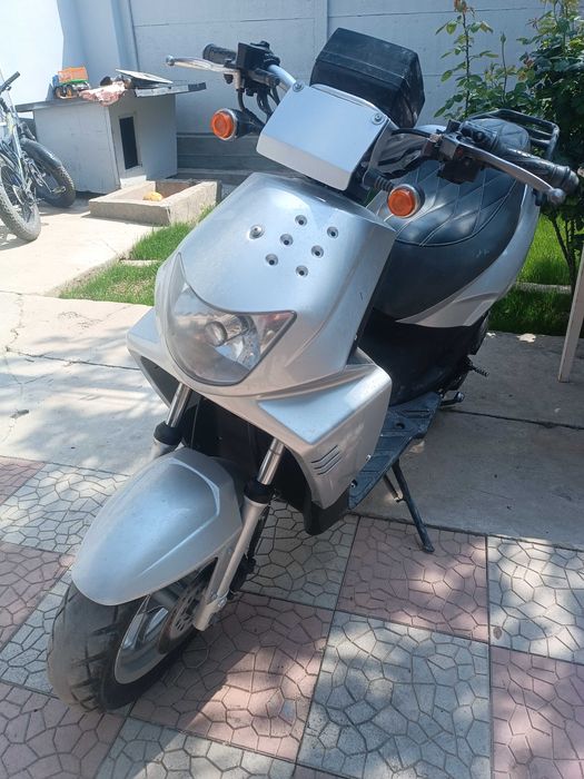 Скутер Daelim 50 кубовый