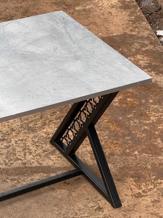 Современный журнальный столик