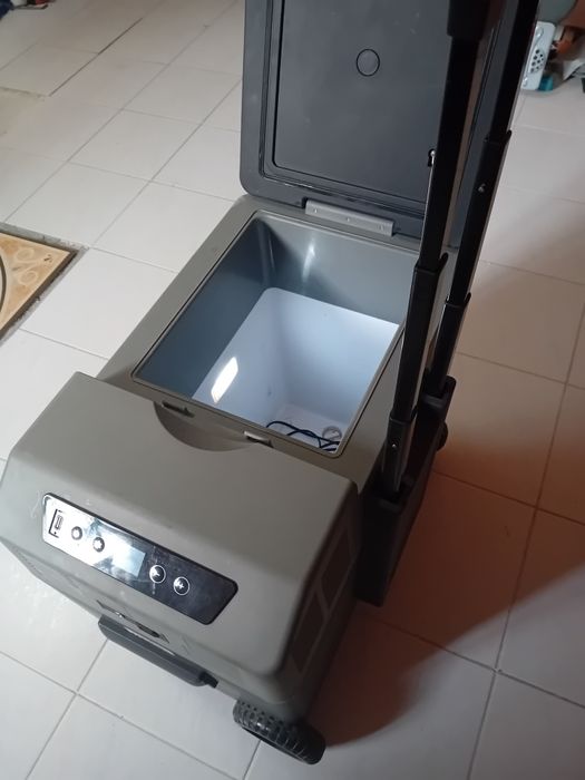 lada frigorifica halfords cu acumulator lifepo4 defecta