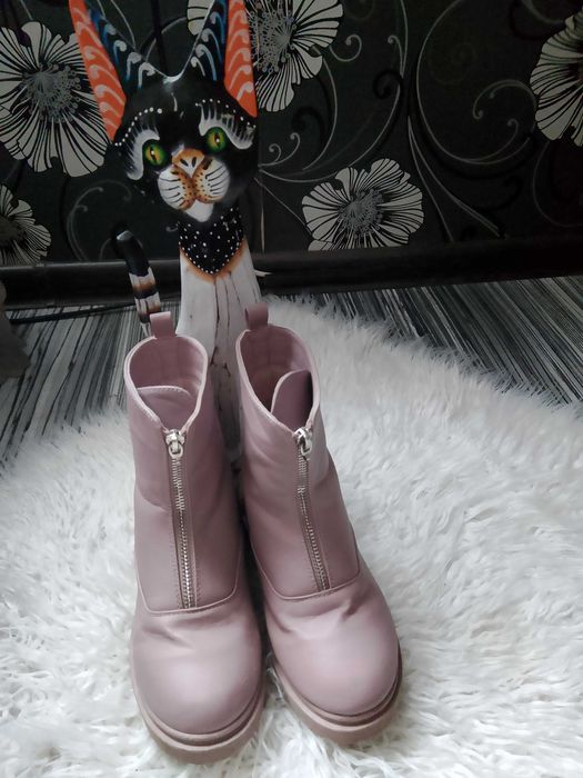 Светло лилави боти за принцеса