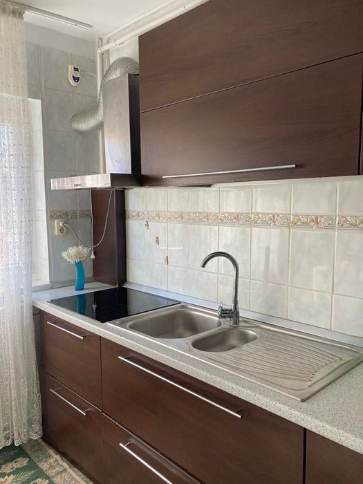 Apartament 3 camere – zonă centrală, renovat recent, complet mobilat