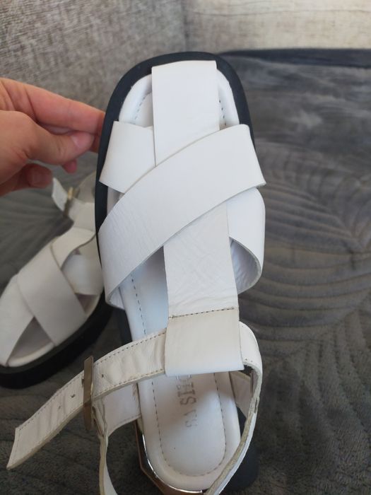 Сандали женские .