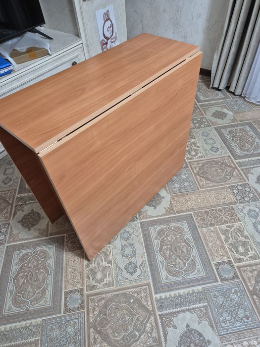 Стол-книжка новый.длиной 2м