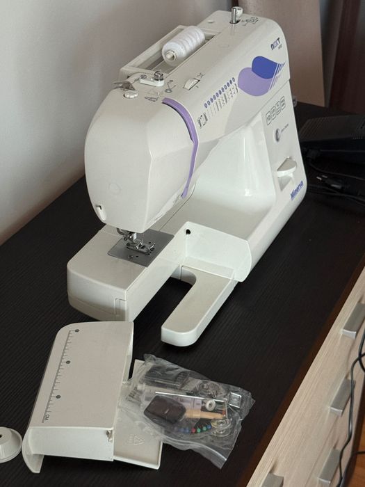 Masina de cusut electromecanica Minerva NEXT141D, 10 programe, 850 imp/min, 70W, Alb/Mov