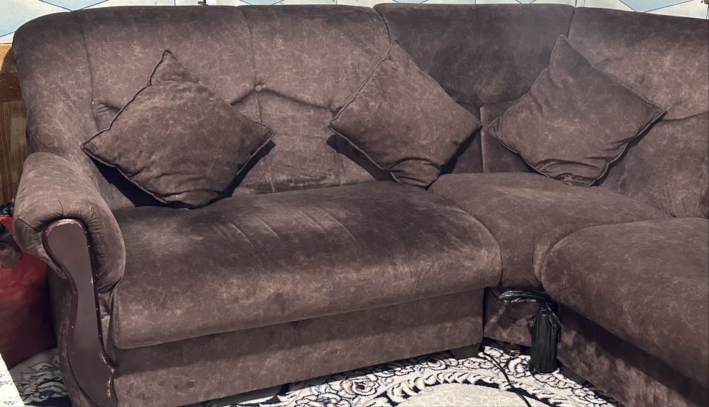 Уголок сотилади.