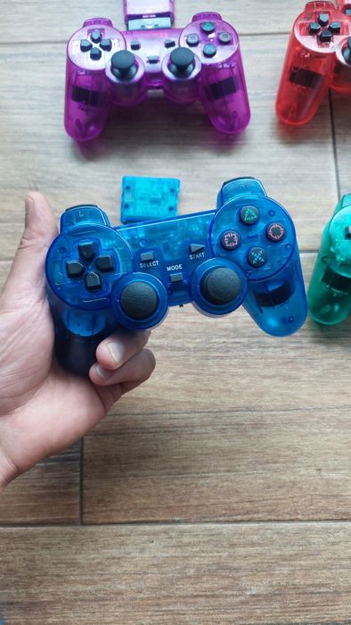 PlayStation 2 controller fără fir , wireless  , compatibile cu console de PlayStation 1 și PlayStation 2   .  Ps1  ps 2      ps 2   ps 1