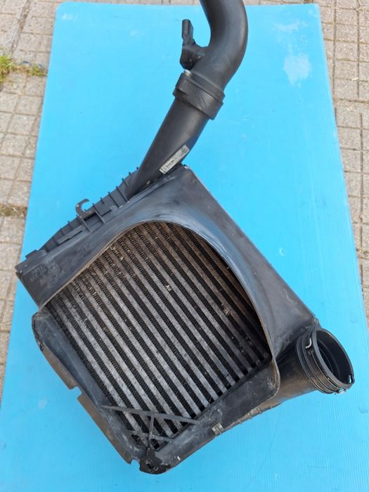 Здрав интеркулер VW Touareg V10 5.0tdi дясен с отличен  сензор