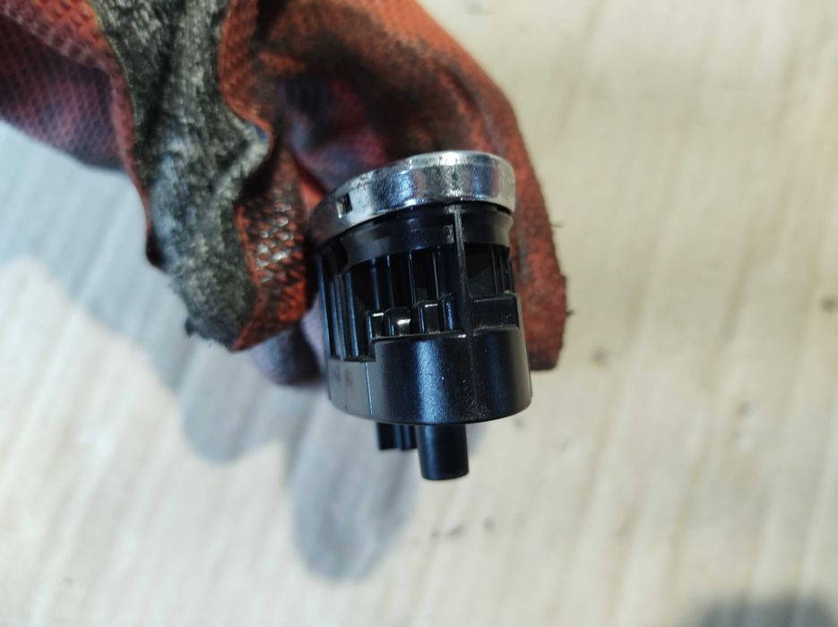 Бутон Ел.Стъкло Mercedes W211 E class Tmodel 4matic 320CDI 2008г