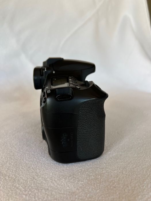 Canon EOS 60D + 18-55 IS + Yongnuo 50mm f/1.8 + card 32GB | 40.671 cadre