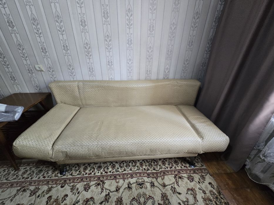 Отдам даром диван и комод б/у. Самовывоз