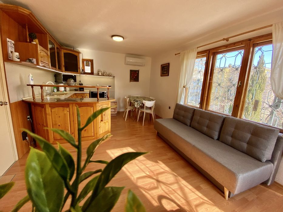 Самостоятелна вила за нощувки за 4-ма с барбекю, басейн, батут, гледка