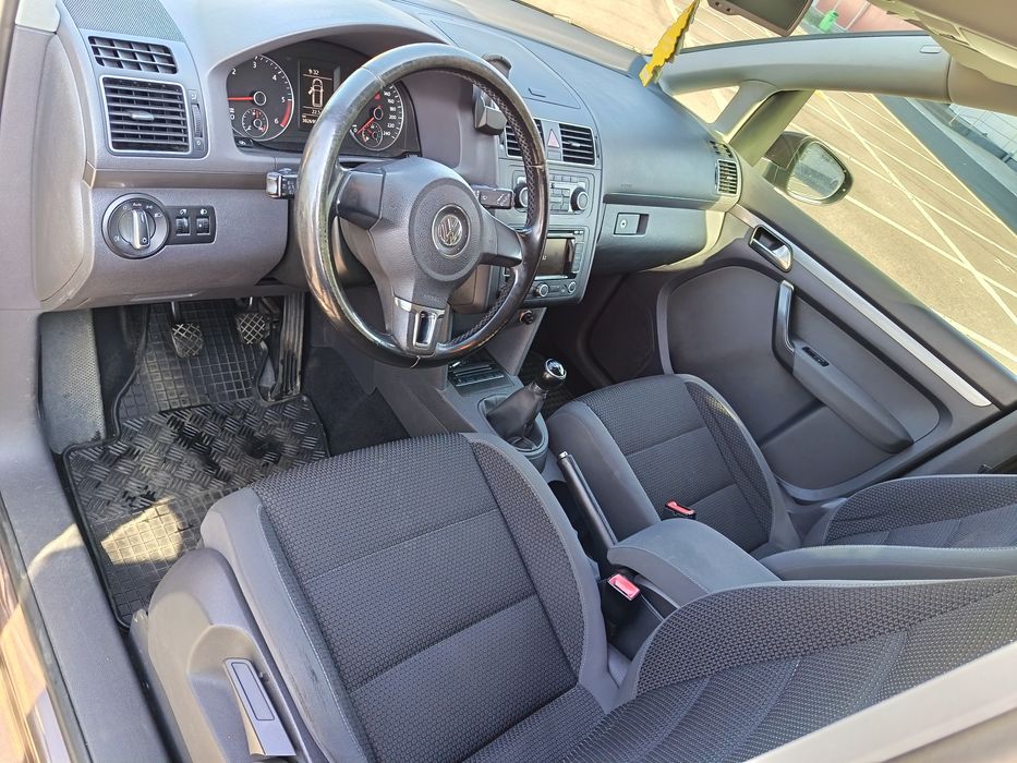 VW Touran 2.0 TDI 140 de cai, înmatriculat..fabricație 2011 euro 5