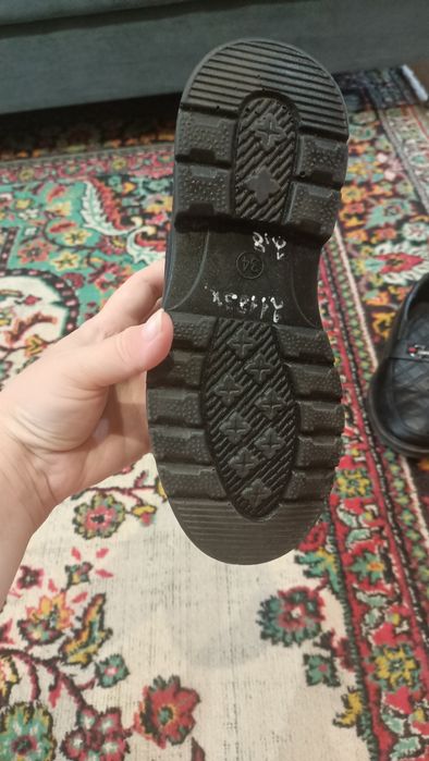 Продам школьную  обувь для мальчика
