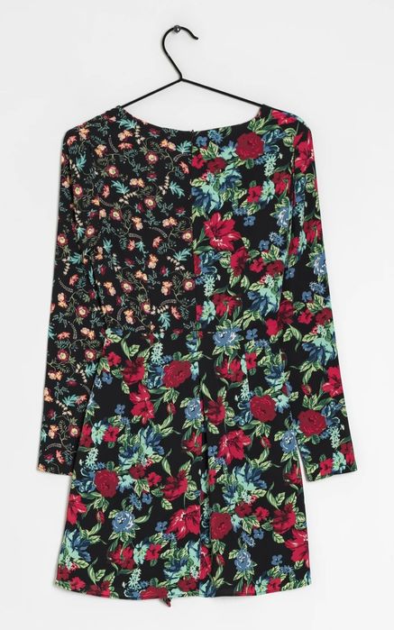 Рокля ня цветя Bershka