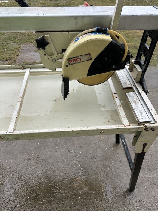 Masina de taita gresie