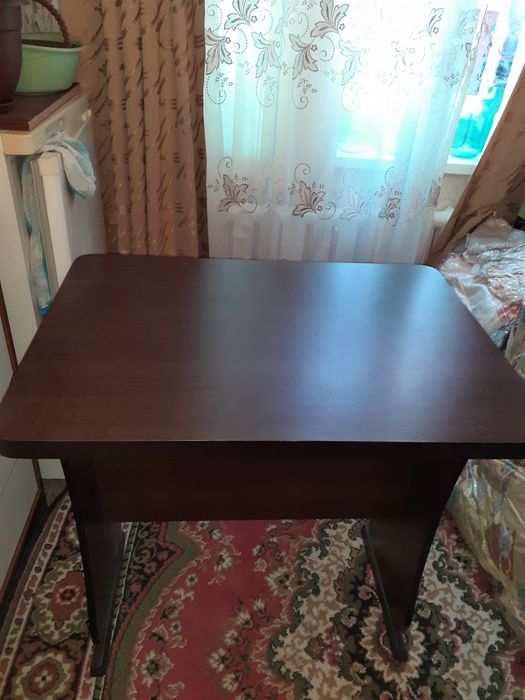 Продаю кухонный стол