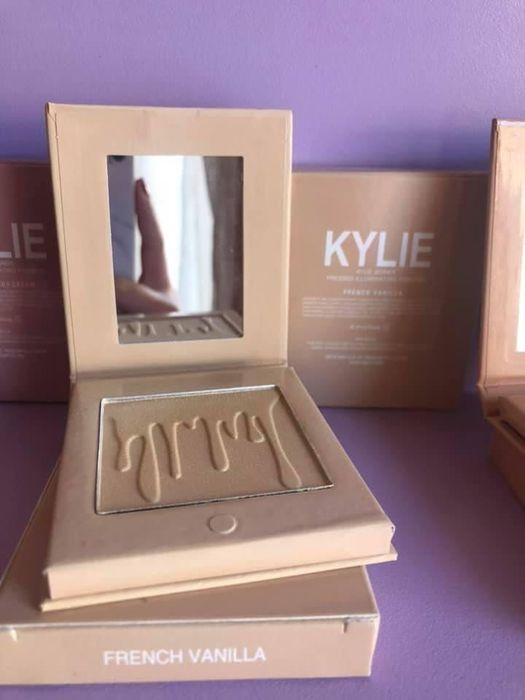 Хайлайтър в кутия с огледало 6 цвята на KYLIE cosmetics