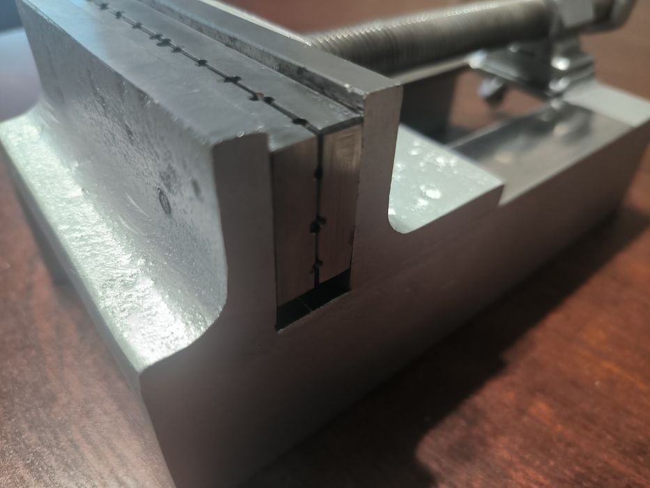 Станочные тиски.