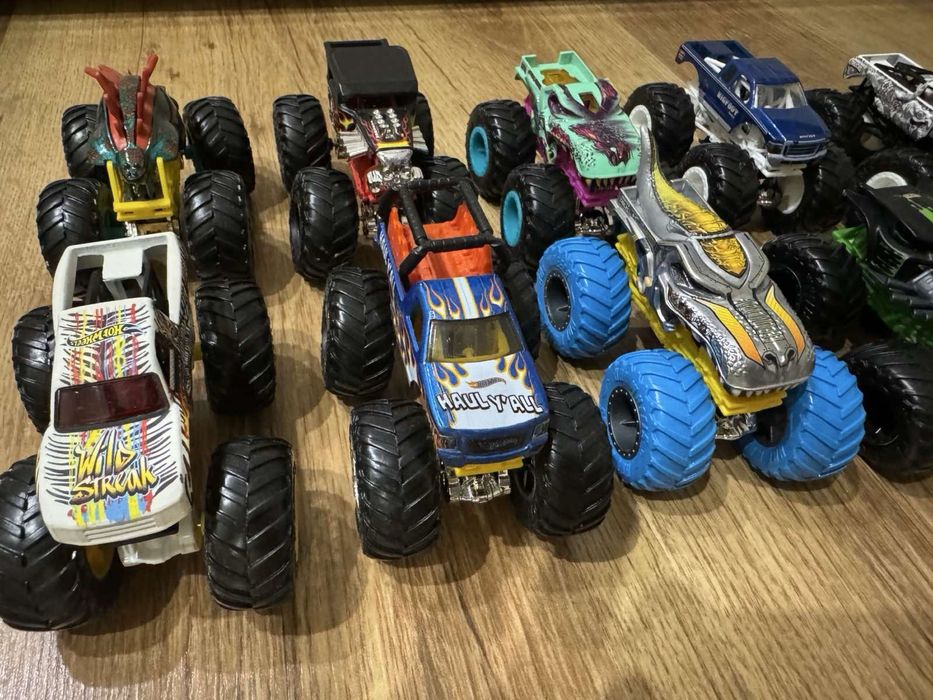 Колички от серията hot wheels