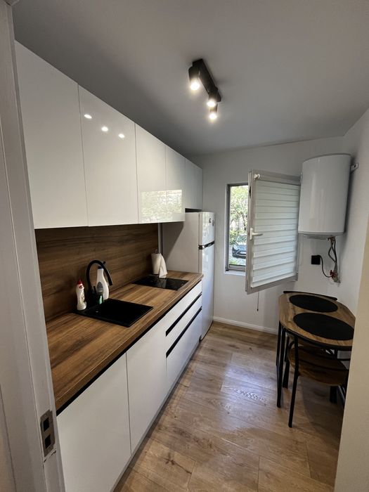 Închiriez Garsonieră